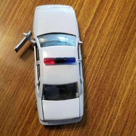 Kansas Highway Patrol Road Champs die cast police car 1:43 scale - Picture 10 of 11